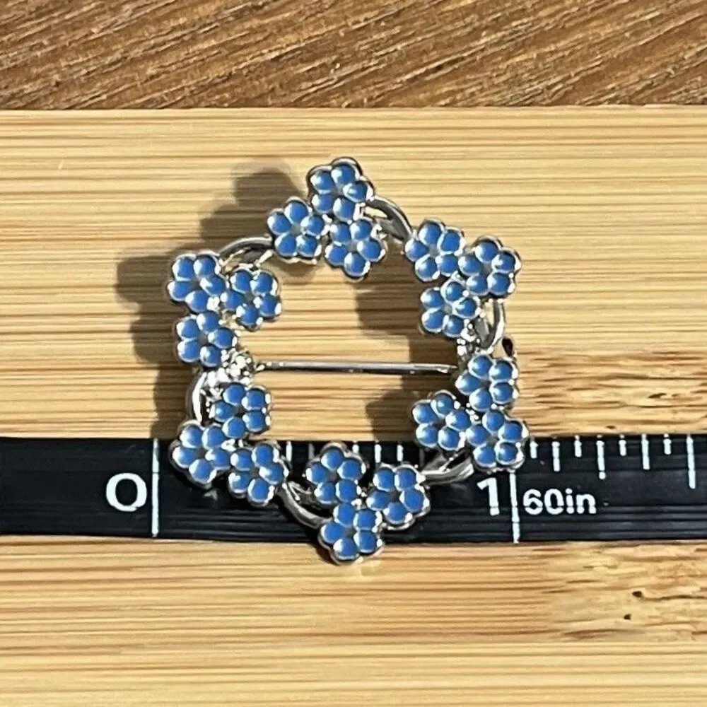Forget Me Not Flower Pin Brooch Silver Tone Blue Enamel Wreath Boxed Retro 1